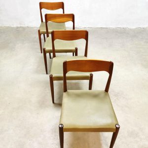 Danish design dining chairs eetkamerstoelen Moller vintage stoelen Deens
