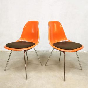 vintage eames Herman Miller fiberglass shell chairs stoelen orange