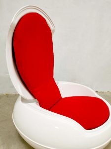 space age design Peter Ghyczy lounge chair egg chair tuinstoel