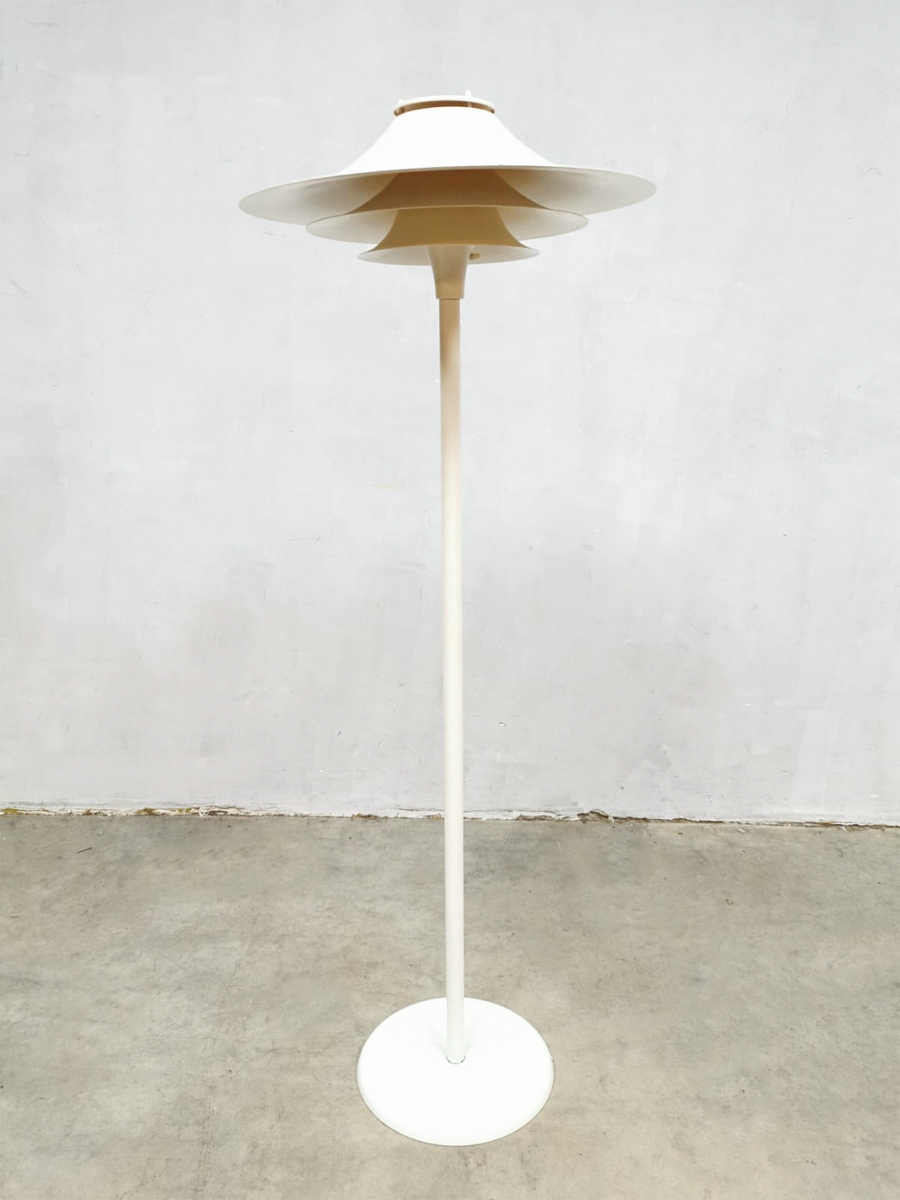 Deens design vloerlamp Lyfa Danish design lamp