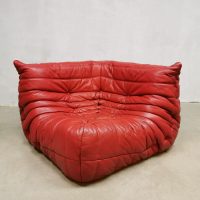 Midcentury vintage design red leather corner sofa Togo hoek bank Ligne Roset