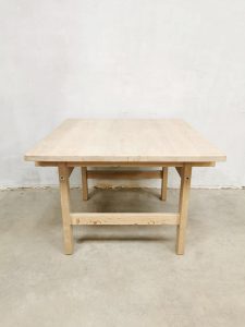 midcentury design light oak Hans Wegner side table bijzettafel