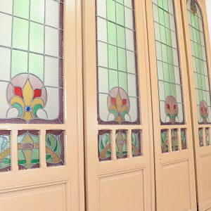 jugendstill deuren stained glass doors church france