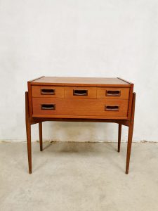 Midcentury Danish design cabinet nightstand ladekast 'elegant'