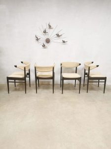 Sixties eetkamerstoelen Deens design Danish vintage dining chairs stoelen midcentury