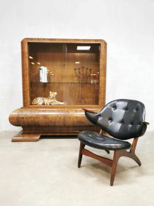 Unique Art Deco display cabinet 'Graceful showcase'