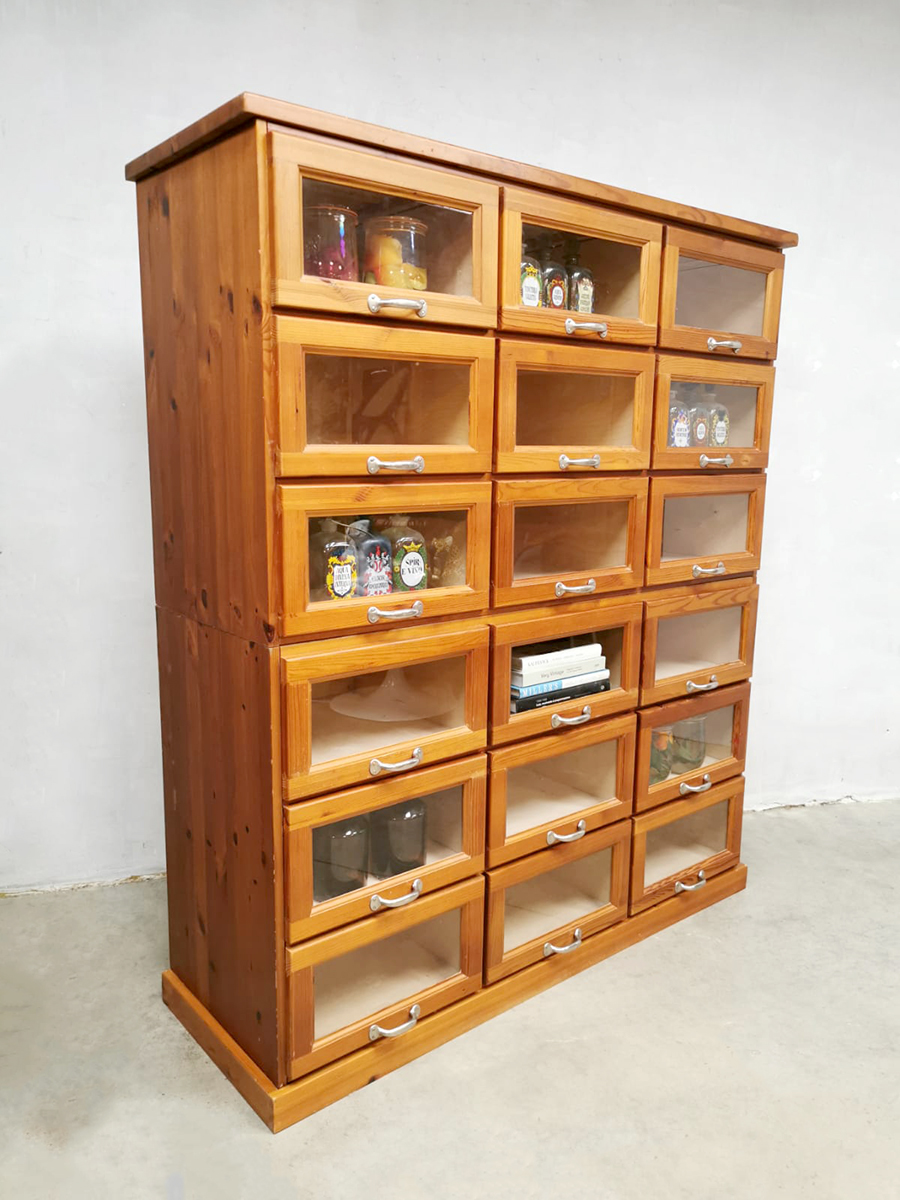 vintage industrial chest of drawers display ladekast vitrine kast schoolkast industrieel