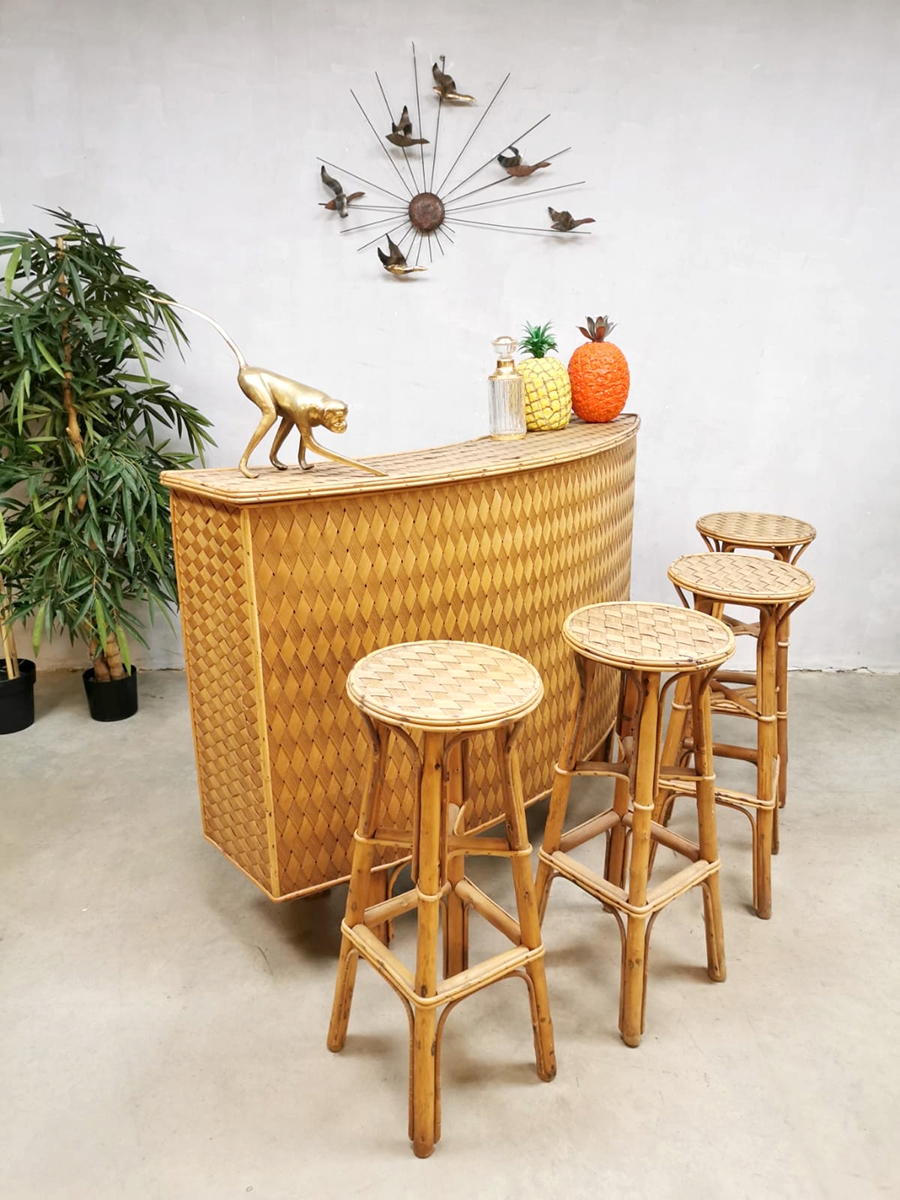 Sixties complete set Tiki bar stools cabinet vintage riet bamboe design cocktailbar