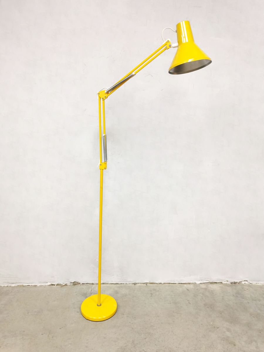 Oneindigheid onpeilbaar pleegouders Industrial vintage floorlamp industriële vloerlamp 'Mello yellow' |  Bestwelhip