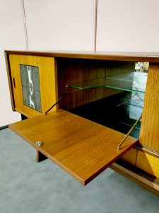 Jaap Ravelli & Louis van Teeffelen wandkast dressoir sideboard Dutch design jaren 50