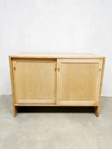 vintage cabinet Hans Wegner Ry Mobelfabrik sideboard light oak series