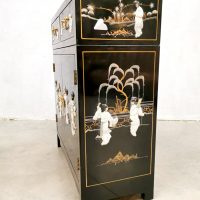Asian cabinet chest of drawers Aziatische kast 'Traditional Geisha's'