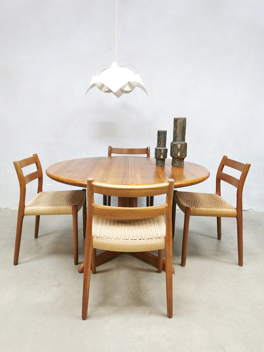 Midcentury Danish design dining table eetkamertafel Moller Gudme Mobelfabrik