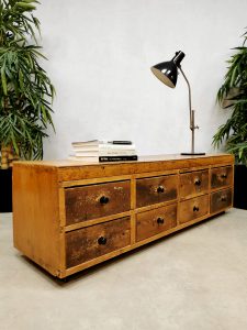 vintage ladekast industriele kast patina french school cabinet