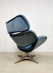 Vintage design swivel chair draaifauteuil Enrico Wallès Romefa 'Magestic blue velvet'