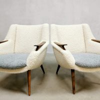 midcentury design armchairs lounge fauteuils duotone bouclé sheepskin
