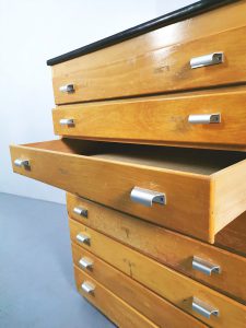 Vintage industrial chest of drawers Franse industriële ladekast