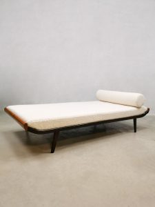 Vintage Cleopatra daybed Dutch design sofa A.R Cordemeijer Auping 'Boucle'
