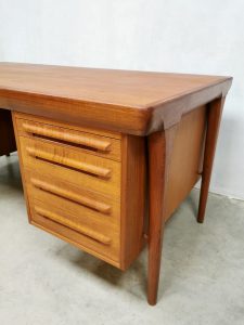 Vintage Danish teak desk bureau Ib Kofod-Larsen voor Faarup Møbelfabrik