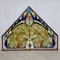 Vintage design stained glass church window gothic style glas in lood kerkraam
