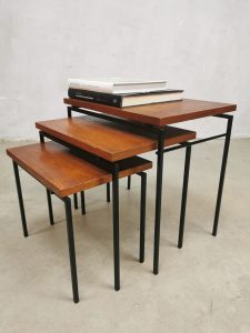 Vintage teak nesting tables mimiset bijzettafels Cees Braakman Pastoe Japanese serie