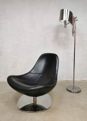 Zwarte leren vintage sexy draaifauteuil zwart leer swivel chair black leather chrome Madmen style