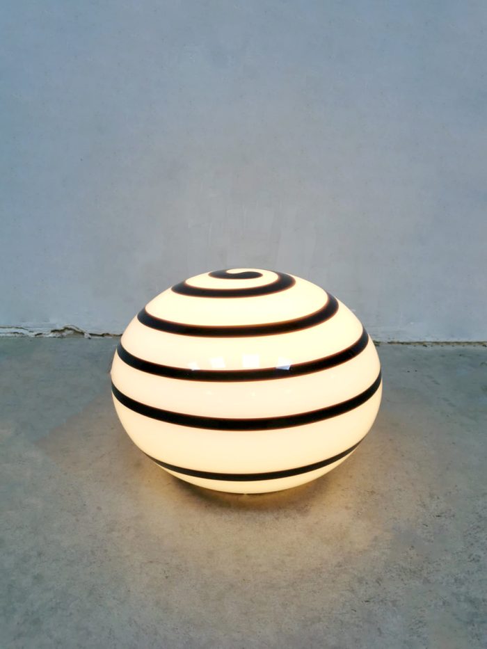 Vintage Dutch table lamp ‘Zebra’ tafellamp Ilu design ‘Swirl’ Bestwelhip