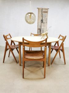 Vintage dining chairs vintage eetkamerstoelen Sawbuck CH29 H. Wegner