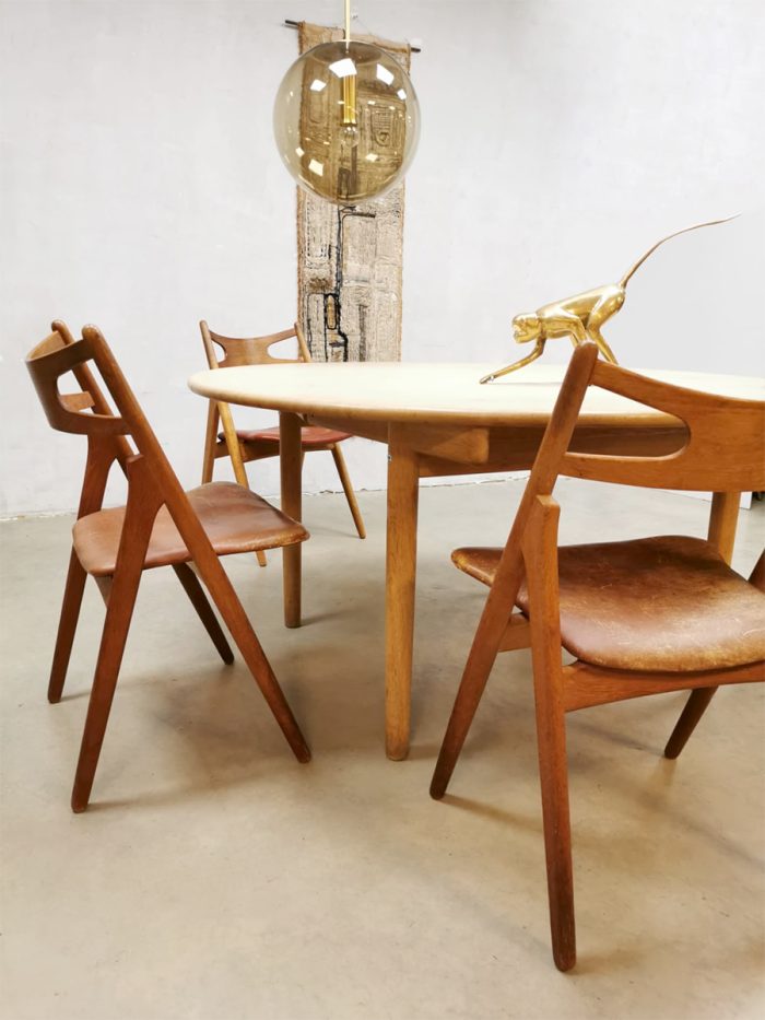 Midcentury dining chairs vintage eetkamerstoelen Sawbuck CH29 H. Wegner