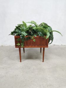 Midcentury wooden planter houten plantenbak