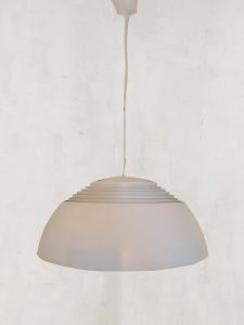 Midcentury pendant lamellen lamp vintage hanglamp Arne Jacobsen Louis Poulsen