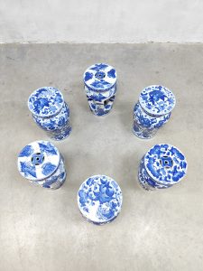 Vintage midcentury design blue white asian style ceramic stool side table bijzettafel keramiek