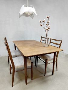 vintage uitklapbare tafel eetkamerset stoelen Dutch design Pastoe