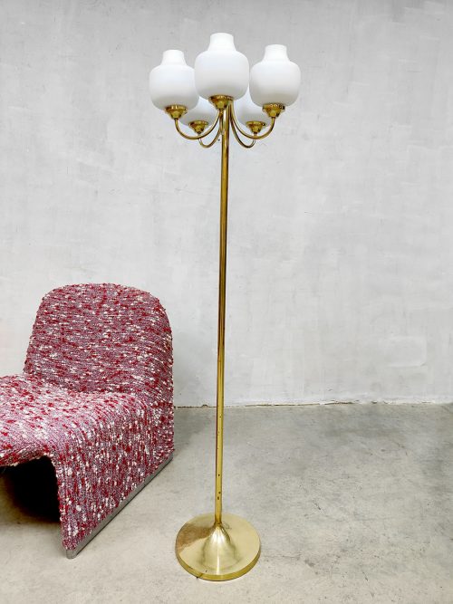 Vintage Italian brass floorlamp opaline glass