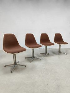 Midcentury design La Fonda Eames Charles Eames Herman Miller dining chairs fiberglass stoelen