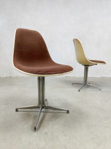 Vintage design La Fonda Charles Eames Herman Miller dining chairs fiberglass stoelen