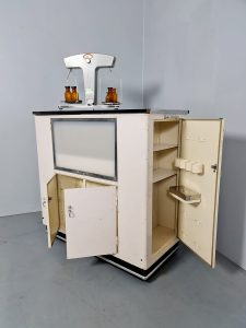 Vintage Industrial medical dentist cabinet wheels industriële medicijnkast 1950