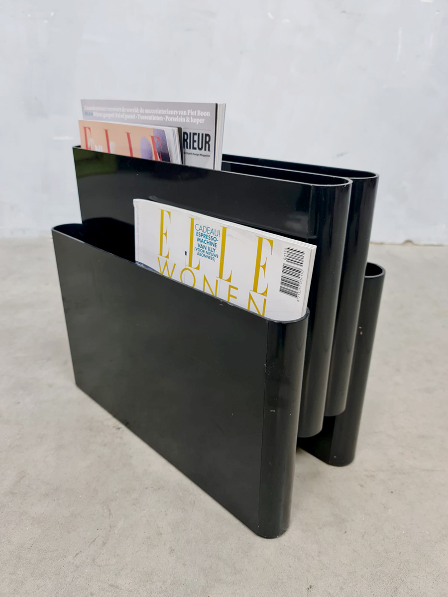 ik ben trots Beringstraat sponsor Vintage black magazine rack holder lectuurbak Giotto Stoppino Kartell |  Bestwelhip