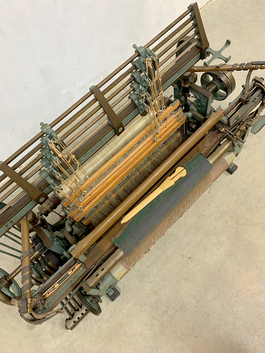 Midcentury weaving loom Antiek weefgetouw
