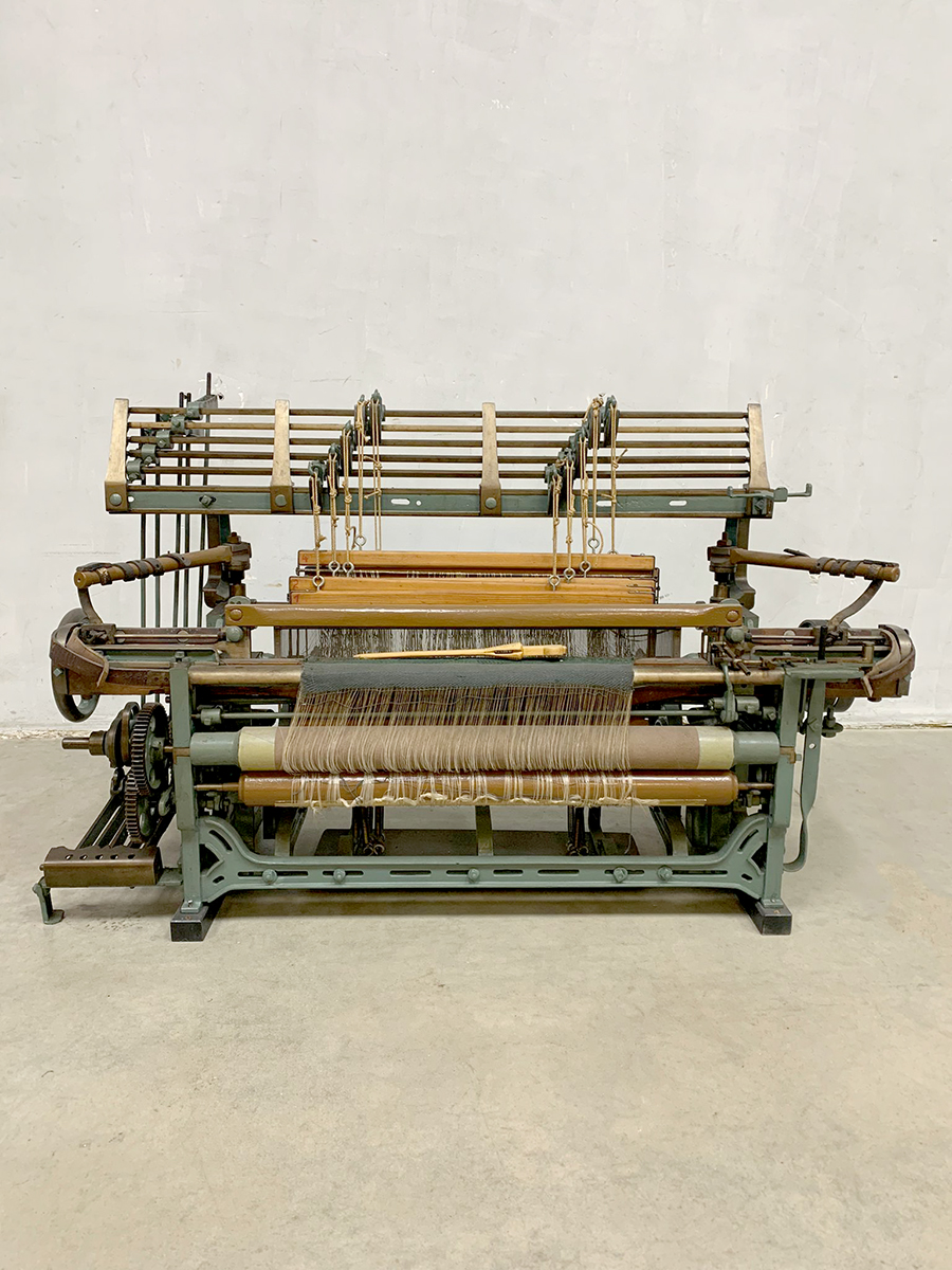 Midcentury weaving loom Antiek weefgetouw