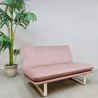 Midcentury pink Dutch design 2 seater sofa bank Artifort Kho Liang Ie sofa C684