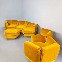 Midcentury design modular sofa modulaire vijfhoek lounge bank oker geel 'Pentagon yellow'
