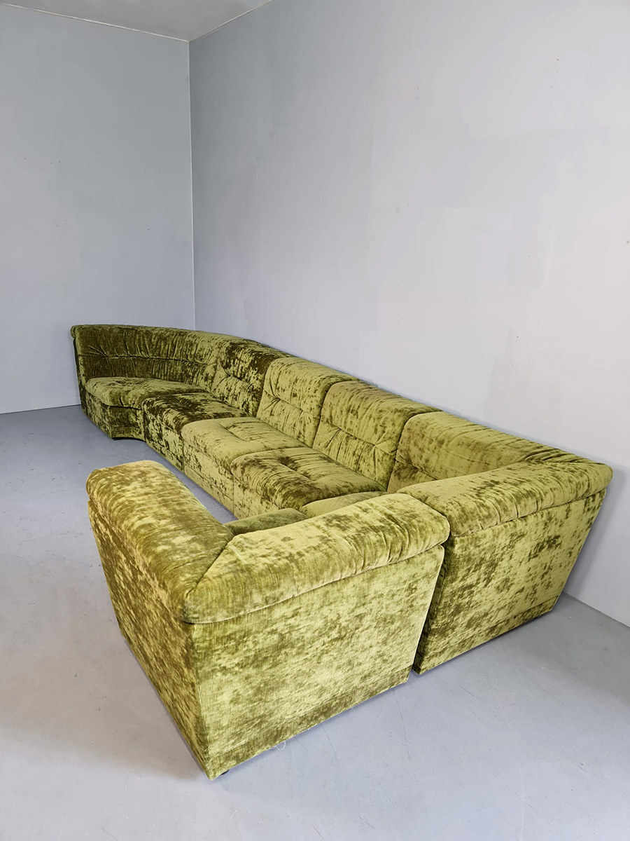 Vintage design modular sofa green velvet 'Groovy 70s'