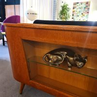 Vintage round counter display cabinet vitrinekast rond toonbank 'Organic shape'