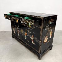 China eastern black decorated Asian cabinet sideboard Aziatisch dressoir kast 'Chinoiserie'