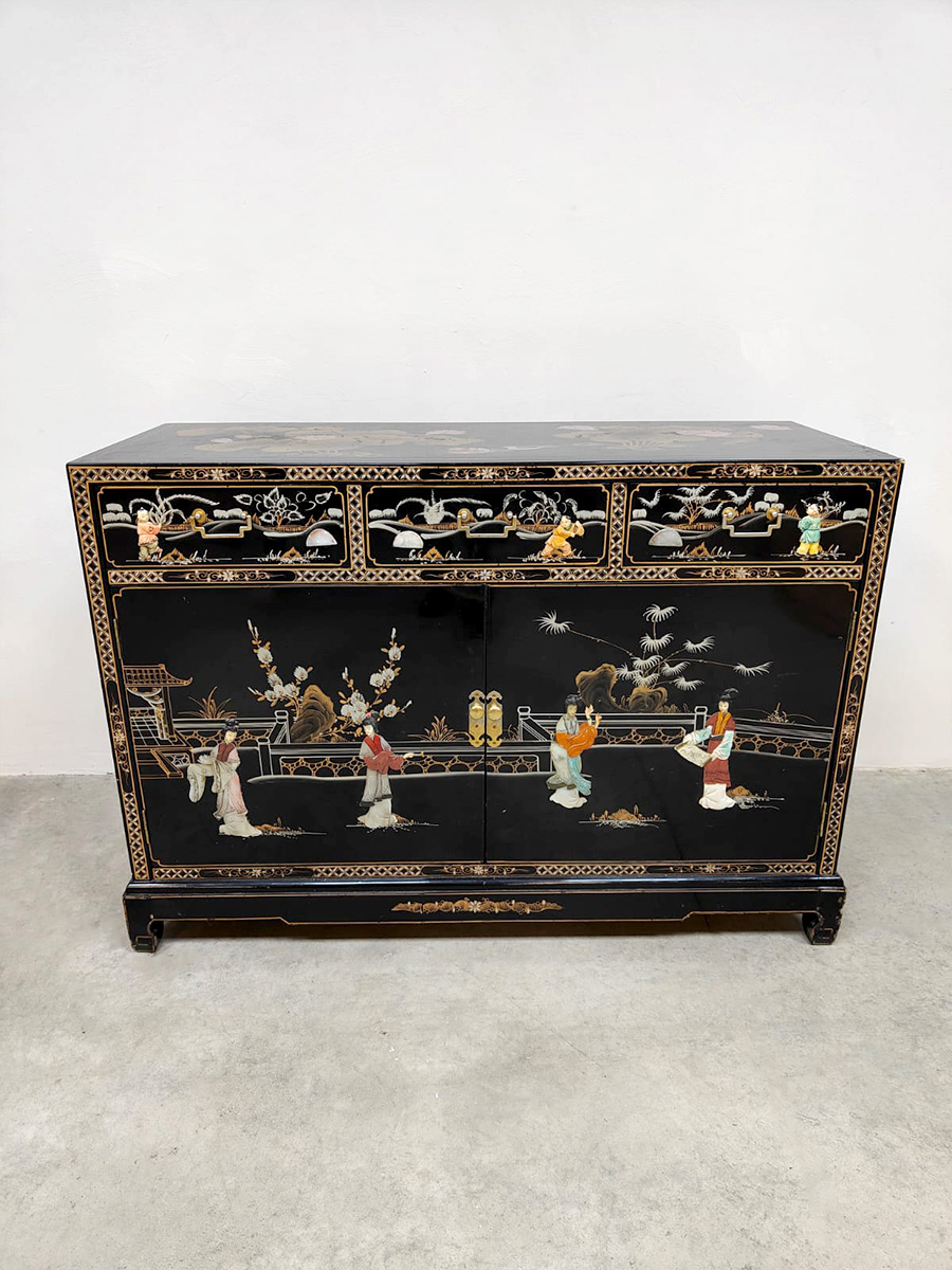 Asian cabinet sideboard Aziatisch vintage dressoir kast 'Chinoiserie'