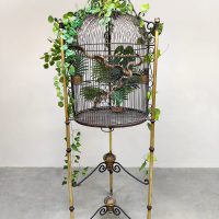 Vintage iron royal decorated birdcage on stand vogelkooi 'Victorian style'