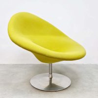 Midcentury interior vintage design globe swivel chair draai fauteuil Pierre Paulin Artifort 1980 Dutch design