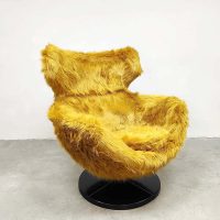 Midcentury design wingback swivel egg chair 'Jupiter' Pierre Guariche Meurop 'Furry'