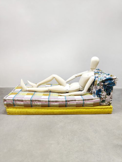 Midcentury interior design mattress daybed chaise longue slaapbank Hans Hopfer Roche Bobois 'Mah Jong'